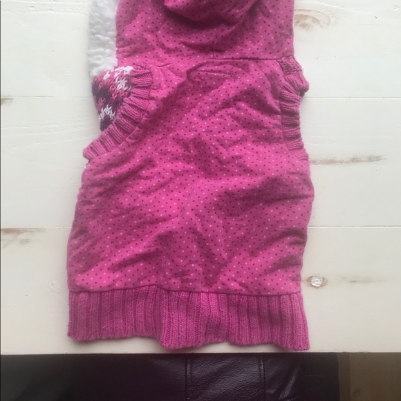 Cute pink cozy sleeveless jacket with hood - Picture 3 of 3